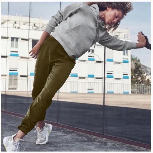 ATHLETA Radiant Jogger‎ | Size 10 - Picture 2 of 13